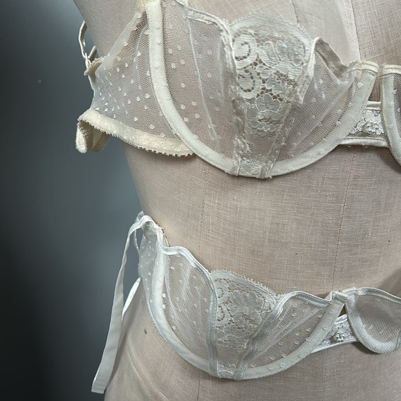 Christian Dior Lace Elegant White cream and black Lace Bra all 34 C - Picture 11 of 17